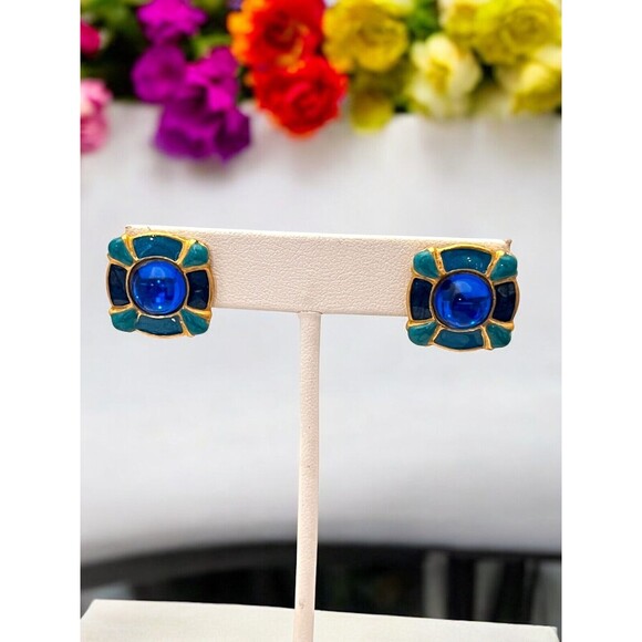 Vintage Earrings Gold Tone Black Enamel Gripoix Design Clip On  5F - Picture 3 of 3